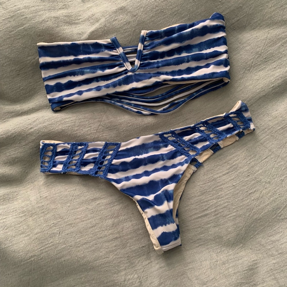 Strapless tie dye patterned bikini